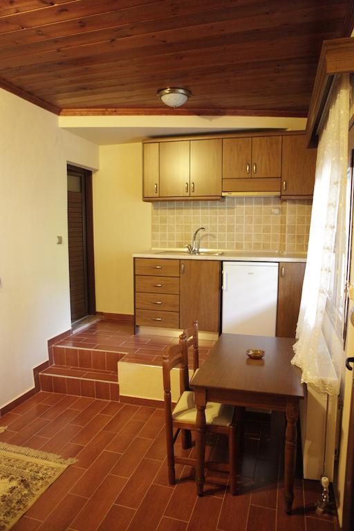 Appartement Xenonas Platia à Káto Loutrákion Extérieur photo