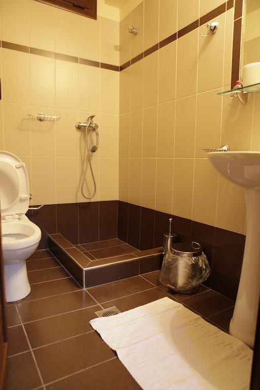 Appartement Xenonas Platia à Káto Loutrákion Extérieur photo