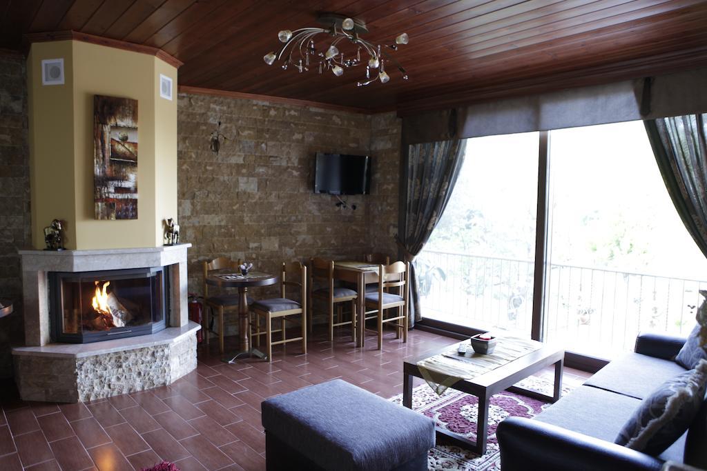 Appartement Xenonas Platia à Káto Loutrákion Extérieur photo