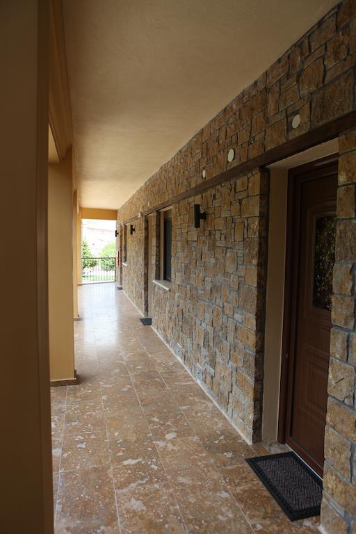 Appartement Xenonas Platia à Káto Loutrákion Extérieur photo