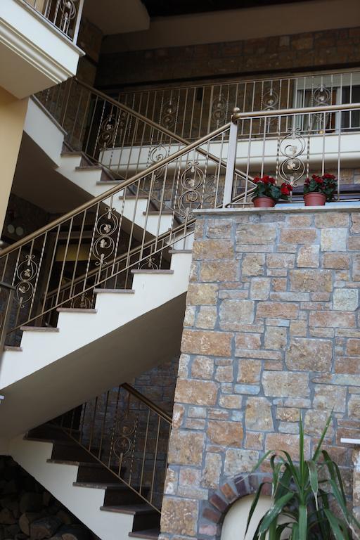 Appartement Xenonas Platia à Káto Loutrákion Extérieur photo
