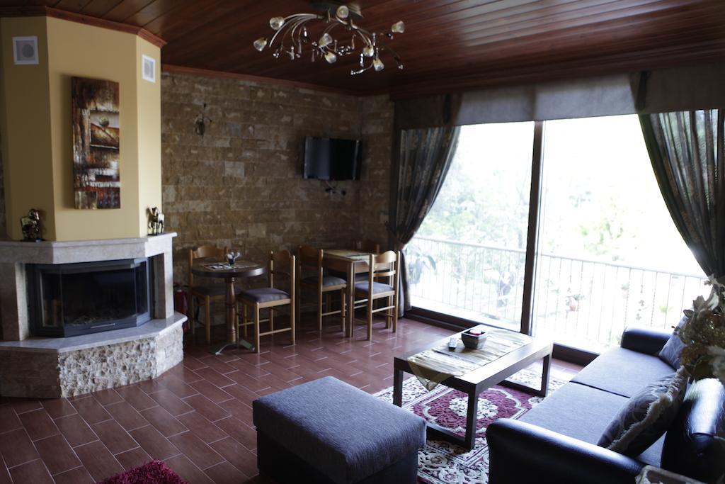 Appartement Xenonas Platia à Káto Loutrákion Extérieur photo