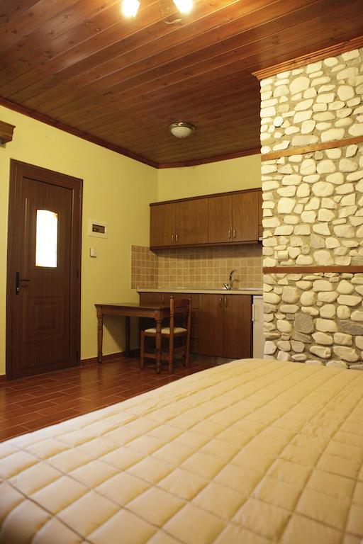 Appartement Xenonas Platia à Káto Loutrákion Extérieur photo